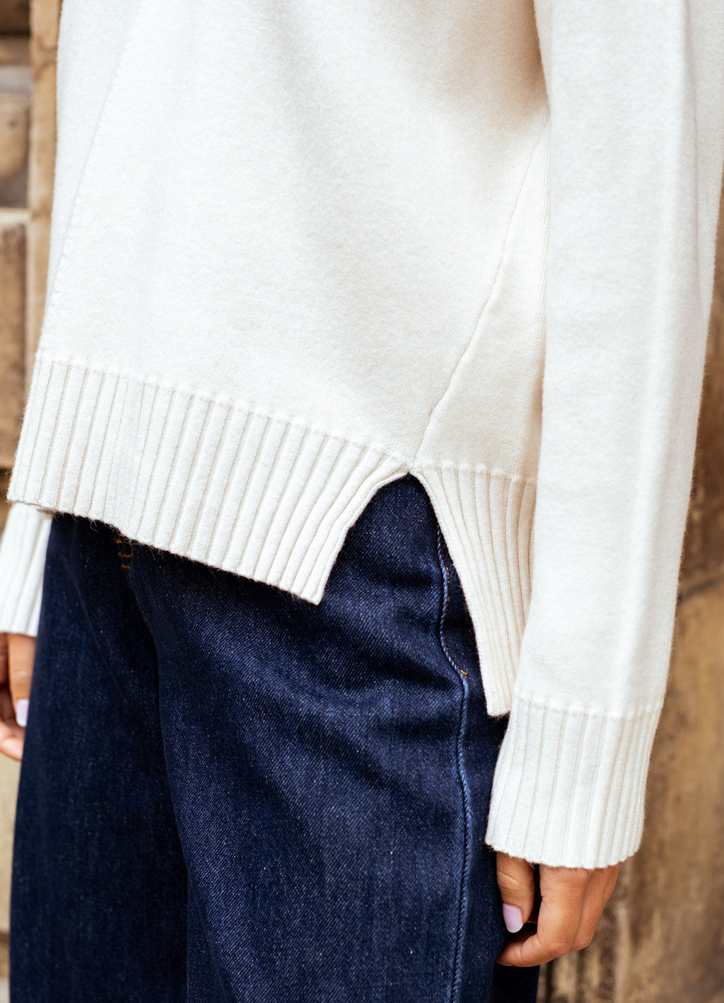 Pull Col Rond Avec Ligne Devant Milieu : Cream