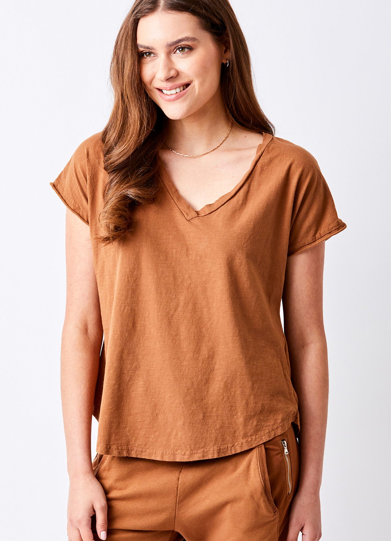 Maria Cotton V Neck Tee : Pecan