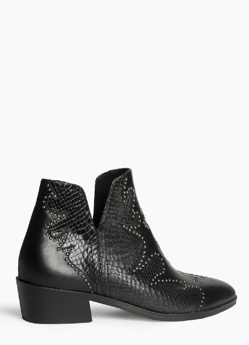 Footwear : Black