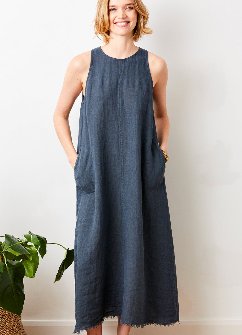 Seren Sleeveless Maxi Dress With Raw Hem : Antracite
