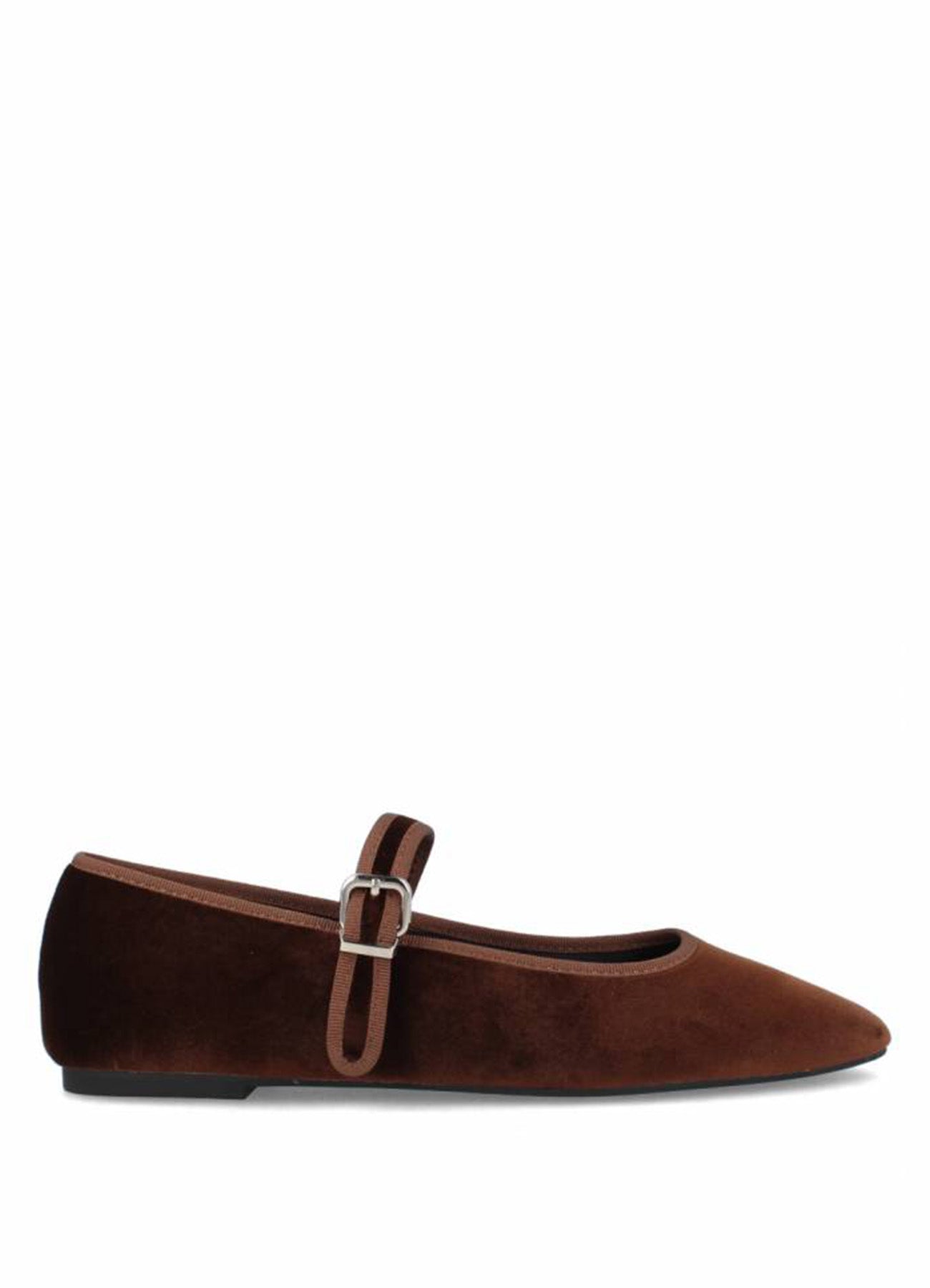Footwear : Bronw/Ecru
