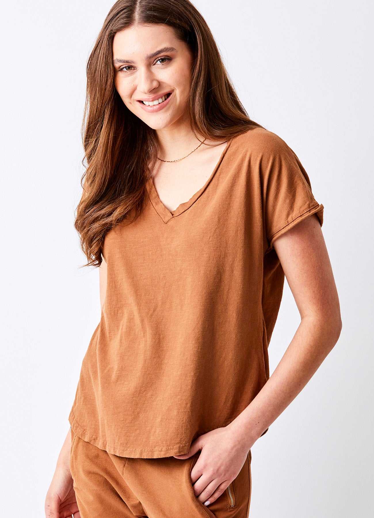 Maria Cotton V Neck Tee : Pecan