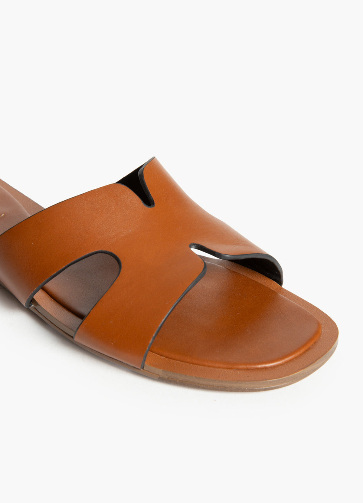 Footwear : Leather