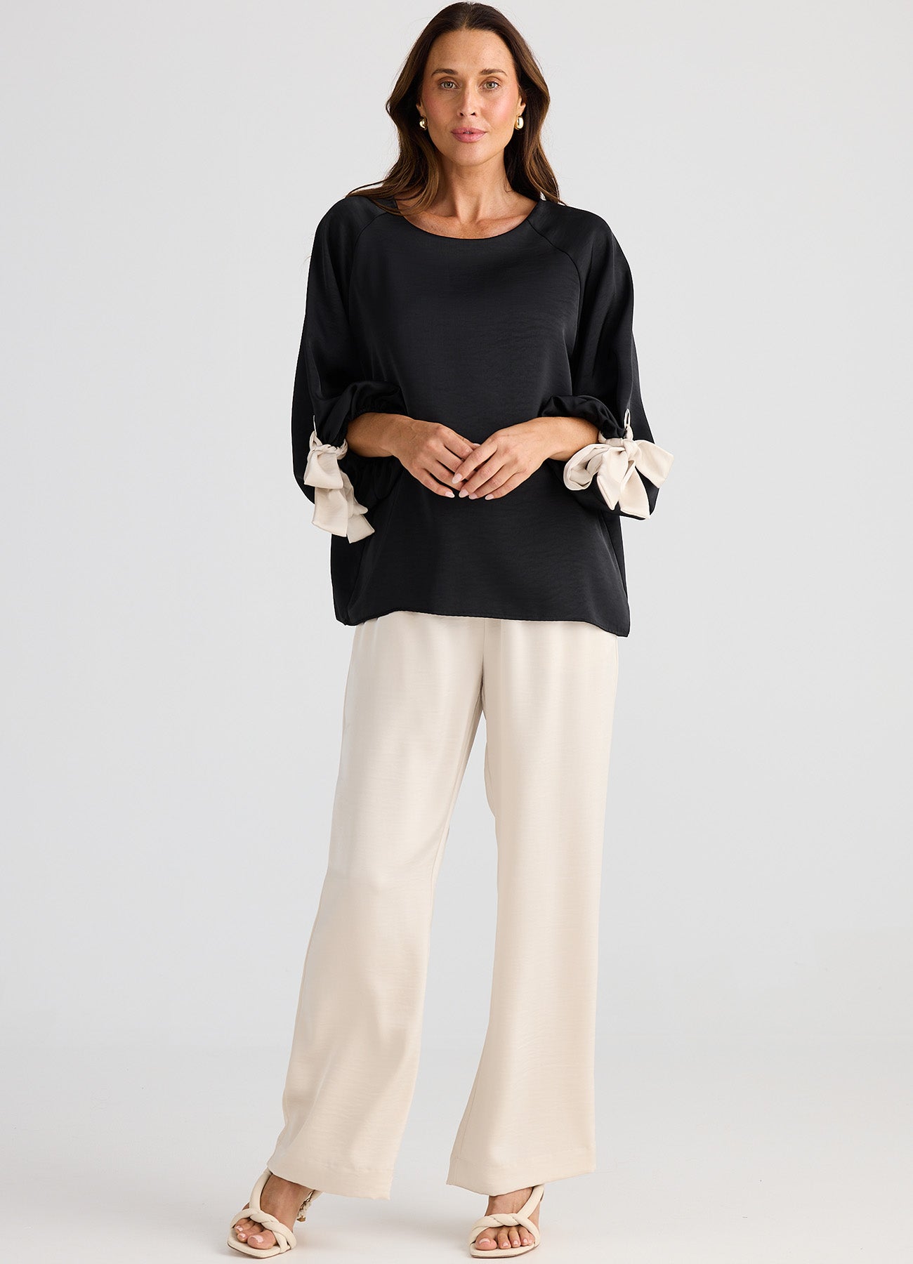 Oui Oui Top : Black W Oyster